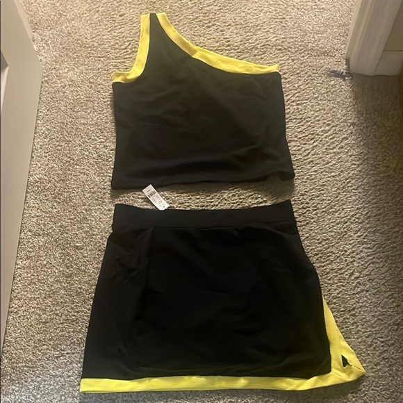 New York & Company Black and Yellow Mini Skirt Set Night Out - Picture 1 of 5